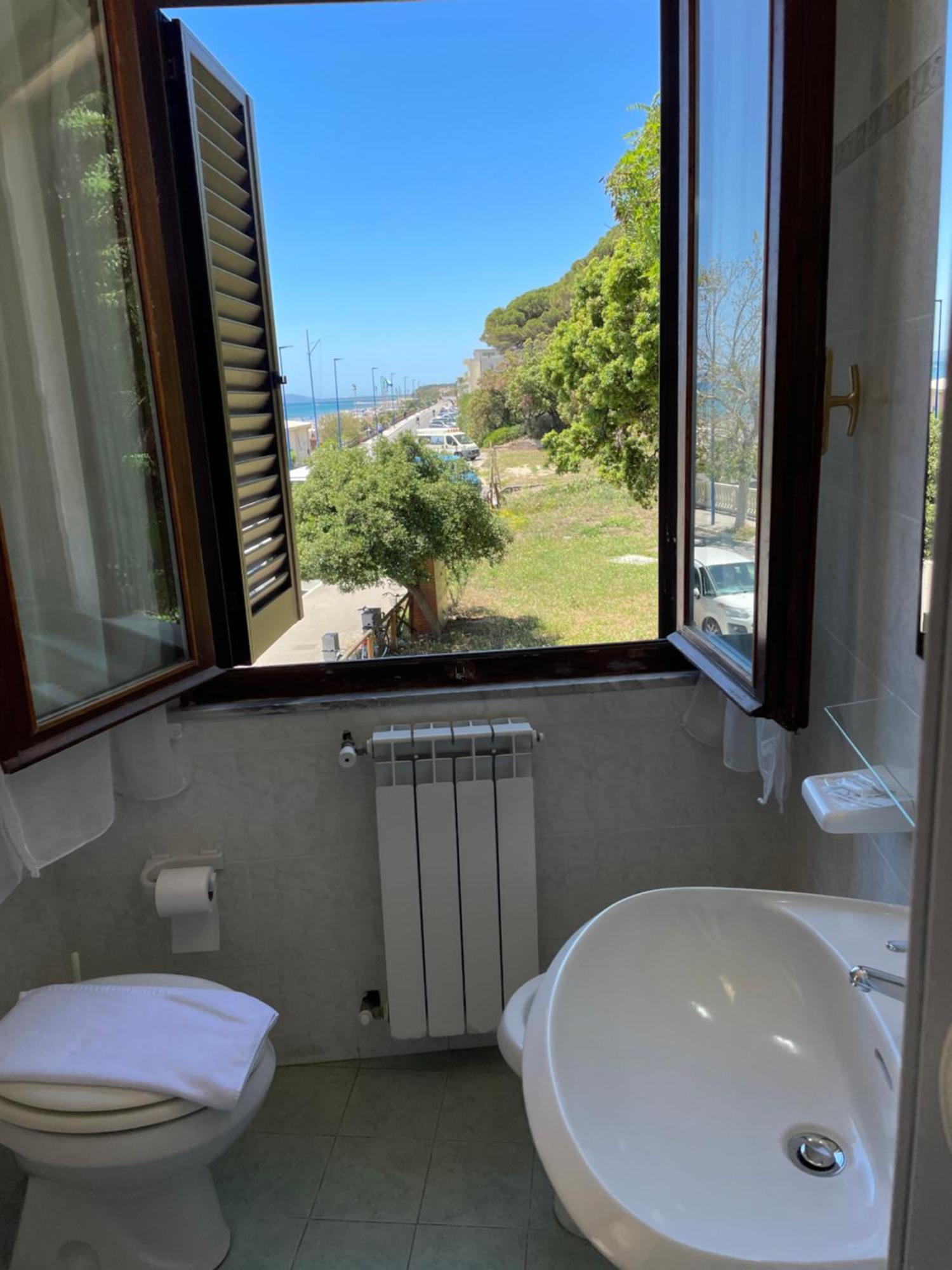 Hotel Eden Follonica Bagian luar foto