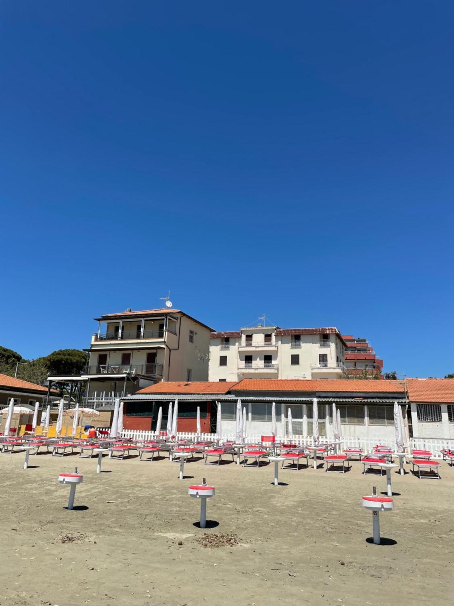 Hotel Eden Follonica Bagian luar foto